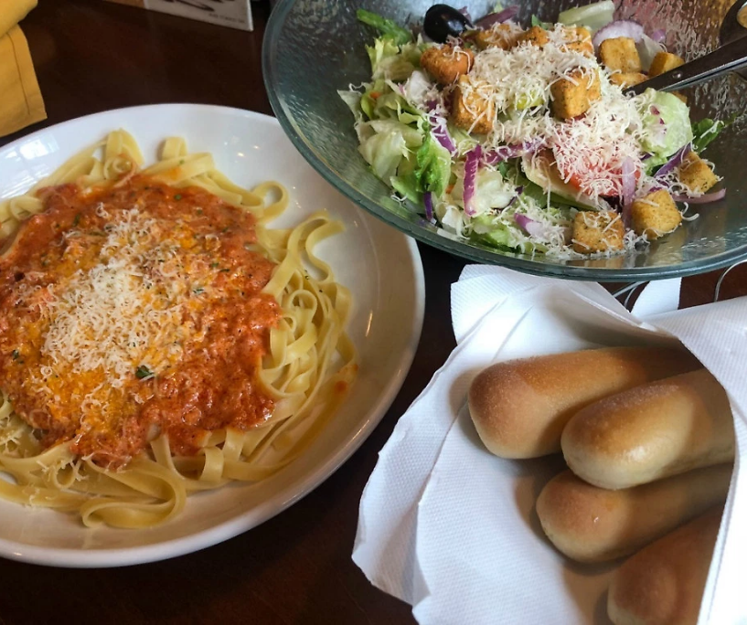 2 Olive Garden Entrees + 2 Kids Meals Just 21.98